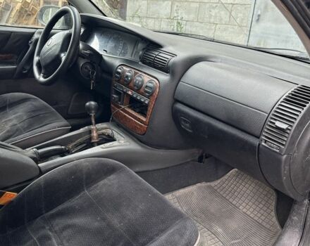 Сірий Опель Омега, об'ємом двигуна 2 л та пробігом 200 тис. км за 1200 $, фото 5 на Automoto.ua