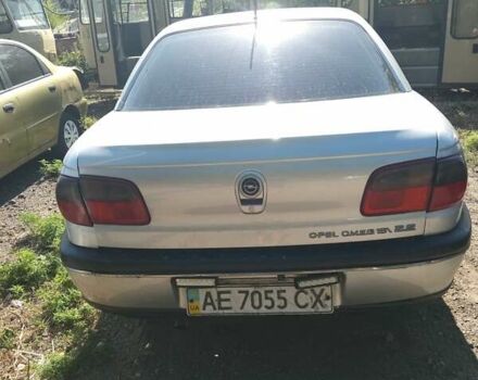 Сірий Опель Омега, об'ємом двигуна 2 л та пробігом 400 тис. км за 3000 $, фото 1 на Automoto.ua