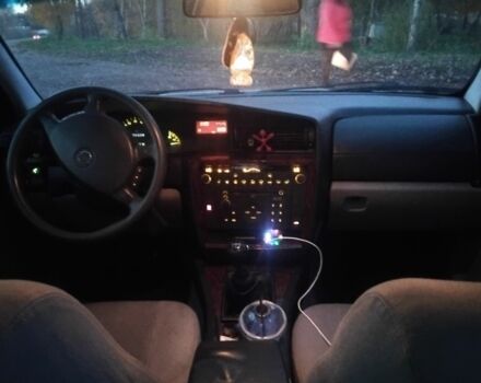 Серый Опель Омега, объемом двигателя 2 л и пробегом 375 тыс. км за 1750 $, фото 7 на Automoto.ua