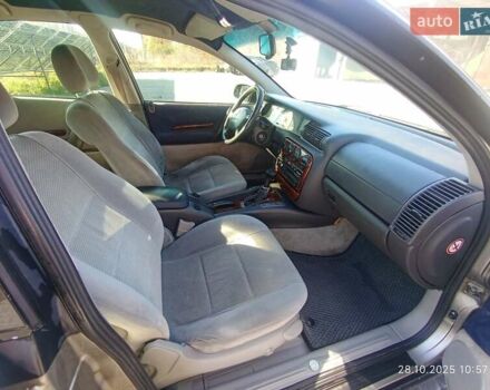 Серый Опель Омега, объемом двигателя 2 л и пробегом 370 тыс. км за 2100 $, фото 7 на Automoto.ua