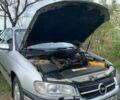Сірий Опель Омега, об'ємом двигуна 2 л та пробігом 500 тис. км за 2000 $, фото 1 на Automoto.ua
