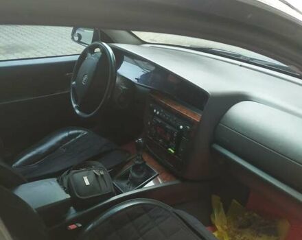 Сірий Опель Омега, об'ємом двигуна 2.5 л та пробігом 306 тис. км за 3500 $, фото 3 на Automoto.ua