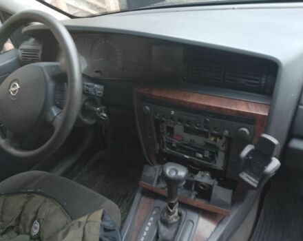 Серый Опель Омега, объемом двигателя 10 л и пробегом 150 тыс. км за 3500 $, фото 5 на Automoto.ua