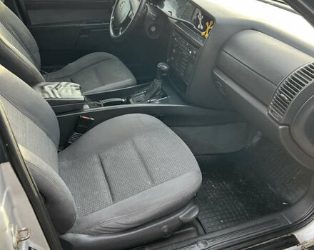 Сірий Опель Омега, об'ємом двигуна 2.2 л та пробігом 325 тис. км за 2200 $, фото 8 на Automoto.ua