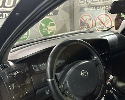 Сірий Опель Омега, об'ємом двигуна 2.2 л та пробігом 379 тис. км за 2200 $, фото 11 на Automoto.ua