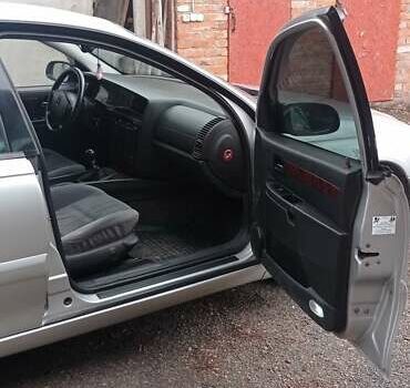 Сірий Опель Омега, об'ємом двигуна 2.5 л та пробігом 187 тис. км за 3300 $, фото 6 на Automoto.ua