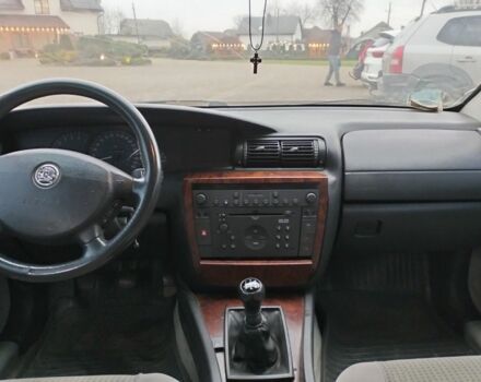 Серый Опель Омега, объемом двигателя 2.5 л и пробегом 320 тыс. км за 2400 $, фото 6 на Automoto.ua