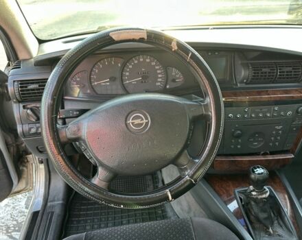 Серый Опель Омега, объемом двигателя 2.2 л и пробегом 390 тыс. км за 2000 $, фото 12 на Automoto.ua