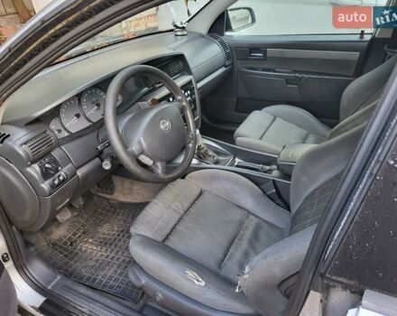 Серый Опель Омега, объемом двигателя 2.2 л и пробегом 300 тыс. км за 1900 $, фото 4 на Automoto.ua