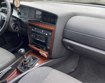 Серый Опель Омега, объемом двигателя 2.2 л и пробегом 300 тыс. км за 2500 $, фото 13 на Automoto.ua