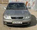 Сірий Опель Омега, об'ємом двигуна 2.2 л та пробігом 300 тис. км за 2200 $, фото 1 на Automoto.ua