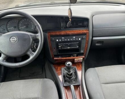 Серый Опель Омега, объемом двигателя 2.2 л и пробегом 300 тыс. км за 2500 $, фото 14 на Automoto.ua