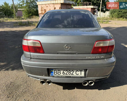 Серый Опель Омега, объемом двигателя 2.59 л и пробегом 246 тыс. км за 3800 $, фото 3 на Automoto.ua