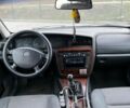 Сірий Опель Омега, об'ємом двигуна 2.2 л та пробігом 428 тис. км за 2400 $, фото 4 на Automoto.ua