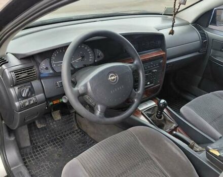 Сірий Опель Омега, об'ємом двигуна 2.2 л та пробігом 350 тис. км за 3500 $, фото 5 на Automoto.ua