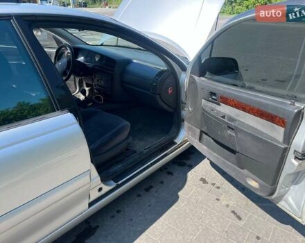 Сірий Опель Омега, об'ємом двигуна 2.2 л та пробігом 340 тис. км за 2600 $, фото 9 на Automoto.ua