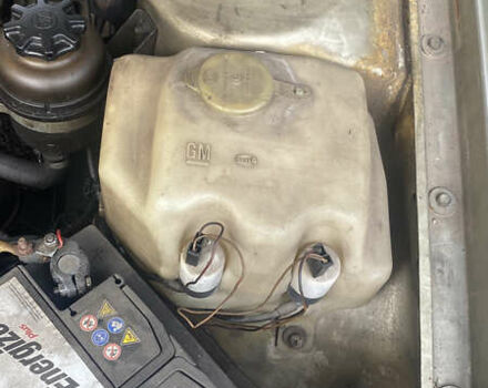 Серый Опель Омега, объемом двигателя 1.8 л и пробегом 300 тыс. км за 1200 $, фото 9 на Automoto.ua