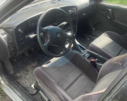 Сірий Опель Омега, об'ємом двигуна 2 л та пробігом 281 тис. км за 1000 $, фото 5 на Automoto.ua