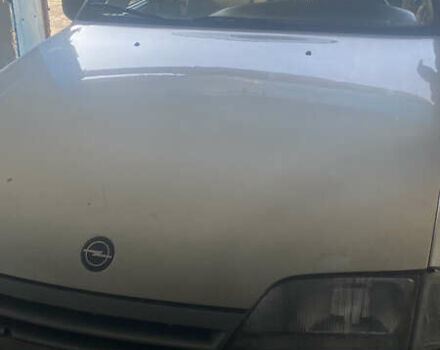 Серый Опель Омега, объемом двигателя 1.8 л и пробегом 300 тыс. км за 1200 $, фото 4 на Automoto.ua