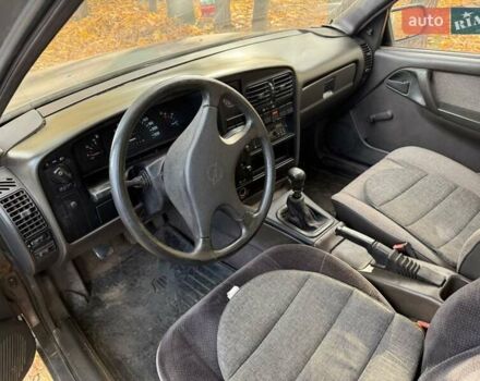 Сірий Опель Омега, об'ємом двигуна 2 л та пробігом 200 тис. км за 800 $, фото 3 на Automoto.ua