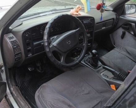 Сірий Опель Омега, об'ємом двигуна 2 л та пробігом 64 тис. км за 1184 $, фото 7 на Automoto.ua