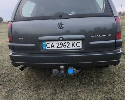 Опель Омега 1998 в Черкассах на Automoto.ua Серый Опель Омега, объемом двигателя 2.5 л и пробегом 282 тыс. км за 3500 $, фото 5 на Automoto.ua