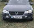 Опель Омега 1998 в Черкассах на Automoto.ua Серый Опель Омега, объемом двигателя 2.5 л и пробегом 282 тыс. км за 3500 $, фото 1 на Automoto.ua