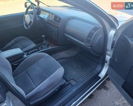 Сірий Опель Омега, об'ємом двигуна 2.2 л та пробігом 178 тис. км за 3900 $, фото 3 на Automoto.ua