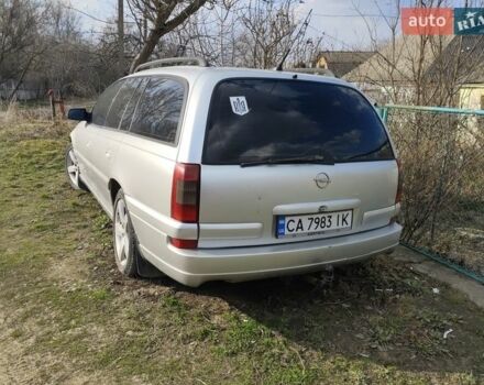 Серый Опель Омега, объемом двигателя 2.5 л и пробегом 251 тыс. км за 1200 $, фото 1 на Automoto.ua