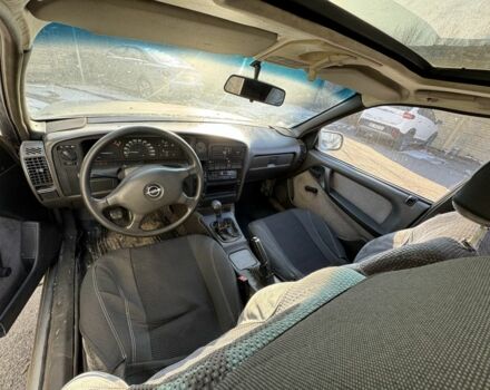 Серый Опель Омега, объемом двигателя 2 л и пробегом 260 тыс. км за 1050 $, фото 9 на Automoto.ua