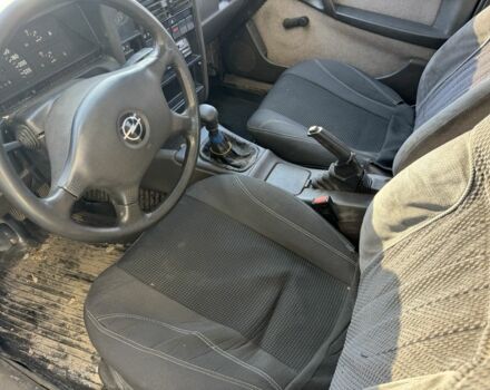 Серый Опель Омега, объемом двигателя 2 л и пробегом 260 тыс. км за 1050 $, фото 10 на Automoto.ua