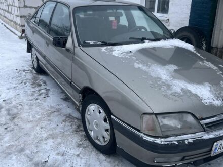 Сірий Опель Омега, об'ємом двигуна 2 л та пробігом 330 тис. км за 1100 $, фото 1 на Automoto.ua