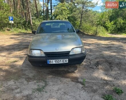 Серый Опель Омега, объемом двигателя 2 л и пробегом 284 тыс. км за 2200 $, фото 1 на Automoto.ua
