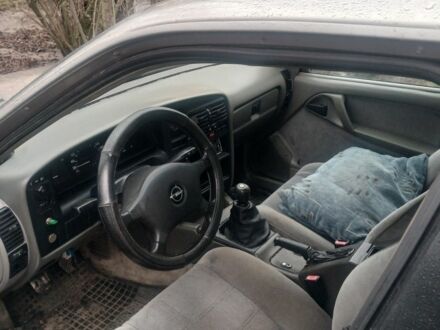 Сірий Опель Омега, об'ємом двигуна 2 л та пробігом 287 тис. км за 850 $, фото 1 на Automoto.ua