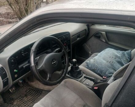 Серый Опель Омега, объемом двигателя 2 л и пробегом 287 тыс. км за 850 $, фото 1 на Automoto.ua