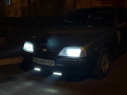 Серый Опель Омега, объемом двигателя 2 л и пробегом 250 тыс. км за 1800 $, фото 1 на Automoto.ua