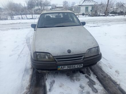 Сірий Опель Омега, об'ємом двигуна 2.3 л та пробігом 242 тис. км за 2000 $, фото 1 на Automoto.ua