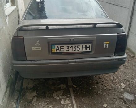 Серый Опель Омега, объемом двигателя 1.8 л и пробегом 300 тыс. км за 1000 $, фото 1 на Automoto.ua