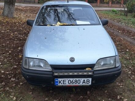 Опель Омега 1987 в Купянске на Automoto.ua Серый Опель Омега, объемом двигателя 2.3 л и пробегом 300 тыс. км за 1800 $, фото 1 на Automoto.ua