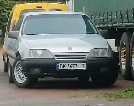 Сірий Опель Омега, об'ємом двигуна 2 л та пробігом 222 тис. км за 1800 $, фото 1 на Automoto.ua
