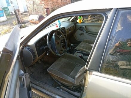 Серый Опель Омега, объемом двигателя 2 л и пробегом 100 тыс. км за 400 $, фото 1 на Automoto.ua