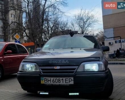 Серый Опель Омега, объемом двигателя 2 л и пробегом 250 тыс. км за 1800 $, фото 1 на Automoto.ua