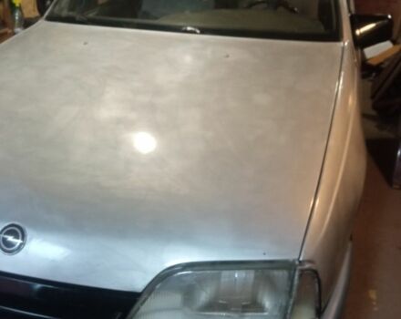 Серый Опель Омега, объемом двигателя 2 л и пробегом 289 тыс. км за 1250 $, фото 1 на Automoto.ua