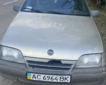 Серый Опель Омега, объемом двигателя 1.8 л и пробегом 280 тыс. км за 600 $, фото 1 на Automoto.ua