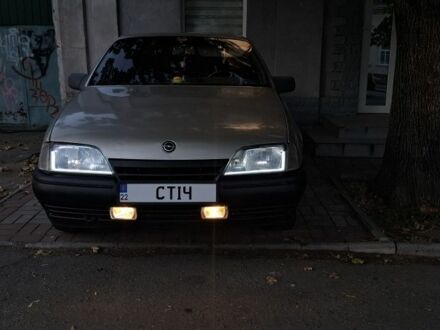 Опель Омега 1988 в Николаеве на Automoto.ua Серый Опель Омега, объемом двигателя 0 л и пробегом 300 тыс. км за 1311 $, фото 1 на Automoto.ua