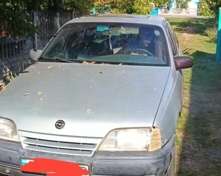 Сірий Опель Омега, об'ємом двигуна 2 л та пробігом 1000 тис. км за 809 $, фото 1 на Automoto.ua