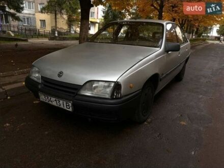 Опель Омега 1988 в Городке на Automoto.ua Серый Опель Омега, объемом двигателя 2.3 л и пробегом 320 тыс. км за 650 $, фото 1 на Automoto.ua