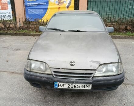 Сірий Опель Омега, об'ємом двигуна 2 л та пробігом 200 тис. км за 400 $, фото 1 на Automoto.ua