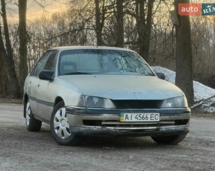 Серый Опель Омега, объемом двигателя 1.8 л и пробегом 300 тыс. км за 800 $, фото 1 на Automoto.ua