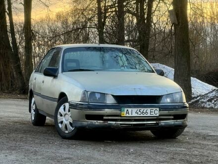 Серый Опель Омега, объемом двигателя 1.8 л и пробегом 300 тыс. км за 800 $, фото 1 на Automoto.ua